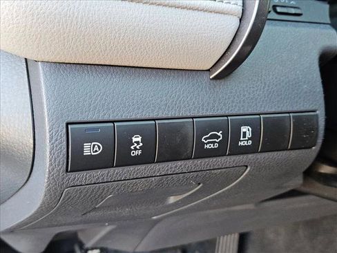 Used 2020 Toyota Camry LE image 12