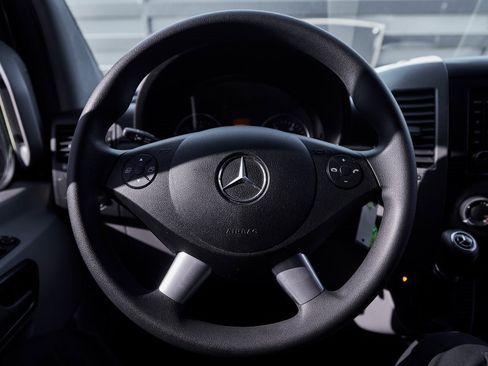 Used 2018 Mercedes-Benz Sprinter 2500 image 54