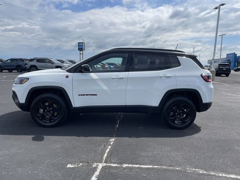 Used 2024 Jeep Compass Trailhawk AWD/4WD image 2