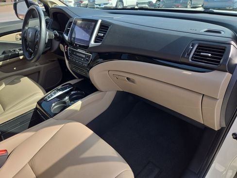 Used 2016 Honda Pilot Touring image 32
