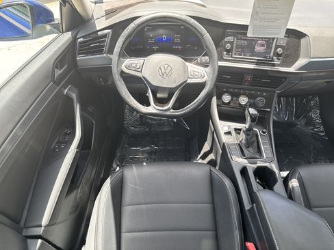 Certified 2023 Volkswagen Jetta SE w/ Panoramic Sunroof Package FWD image 13
