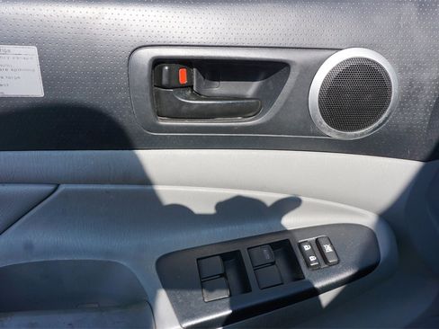 Used 2014 Toyota Tacoma 4x4 Double Cab w/ TRD Off-Road Package image 3