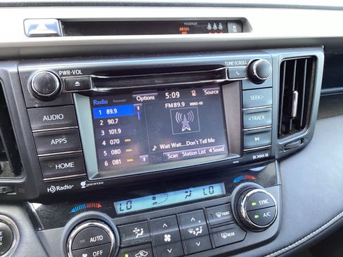 Used 2018 Toyota RAV4 XLE FWD image 19
