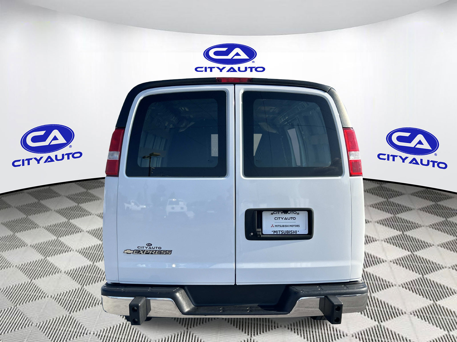 Used 2021 Chevrolet Express 2500 w/ Driver Convenience Package RWD image 5