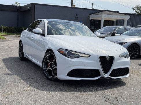 Used 2022 Alfa Romeo Giulia Ti w/ Active Assist Plus Package RWD image 2
