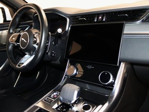 Used 2021 Jaguar XF R-Dynamic SE image 61