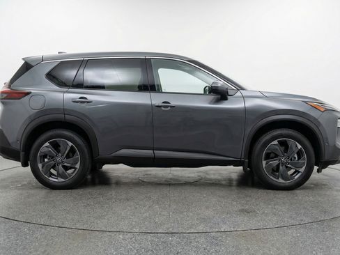 Used 2025 Nissan Rogue SV AWD/4WD image 11