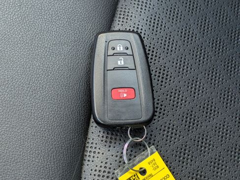 Used 2021 Toyota C-HR Limited image 28