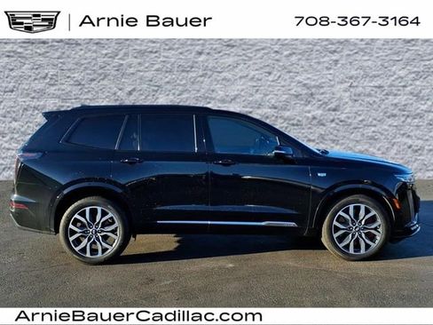 Used 2023 Cadillac XT6 Sport w/ Technology Package image 4