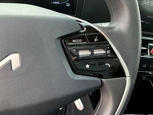 Used 2025 Kia Niro LX FWD image 13