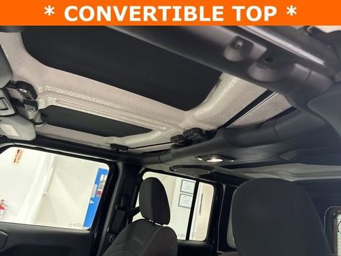 Used 2018 Jeep Wrangler Unlimited Sahara image 25