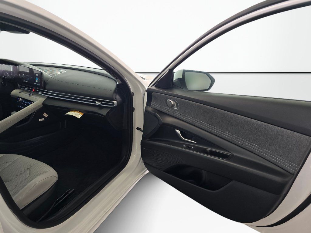 New 2026 Hyundai Elantra Limited FWD image 39