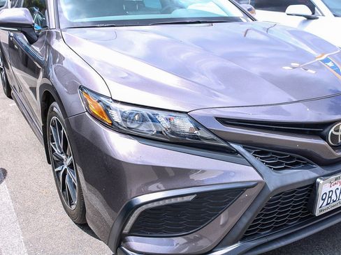 Used 2022 Toyota Camry SE w/ Convenience Package FWD image 5
