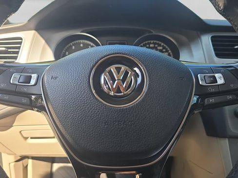 Used 2017 Volkswagen Golf SE FWD image 12