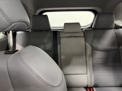 Used 2022 Toyota RAV4 XLE Premium AWD/4WD image 35