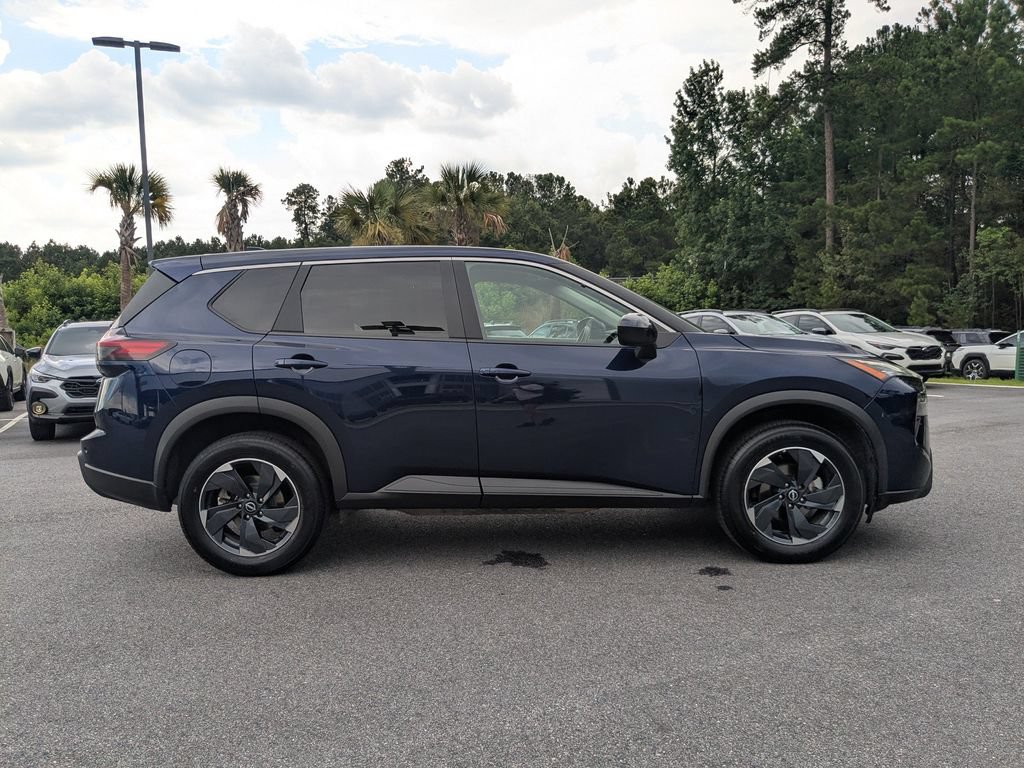 Used 2024 Nissan Rogue SV AWD/4WD image 3