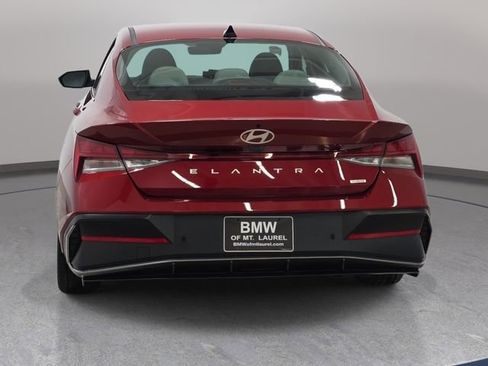 Used 2024 Hyundai Elantra Limited image 7