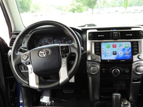 Used 2020 Toyota 4Runner SR5 AWD/4WD image 58