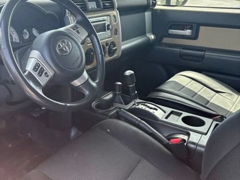 Used 2012 Toyota FJ Cruiser 4WD w/ Upgrade Pkg image 2