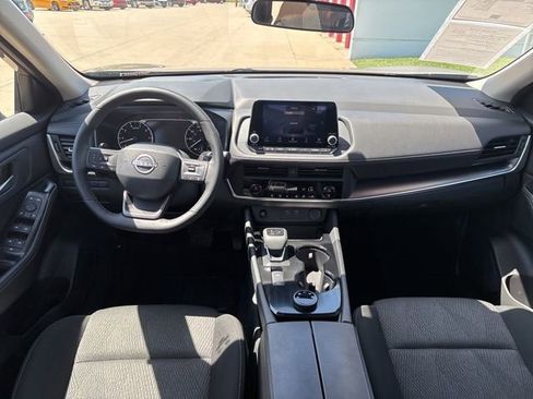 Used 2025 Nissan Rogue SV AWD/4WD image 10