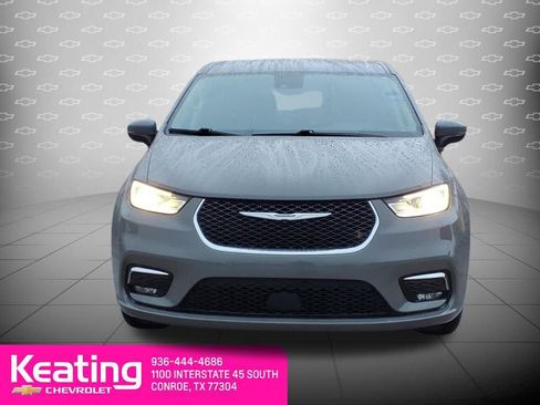 Used 2023 Chrysler Pacifica Touring-L image 10