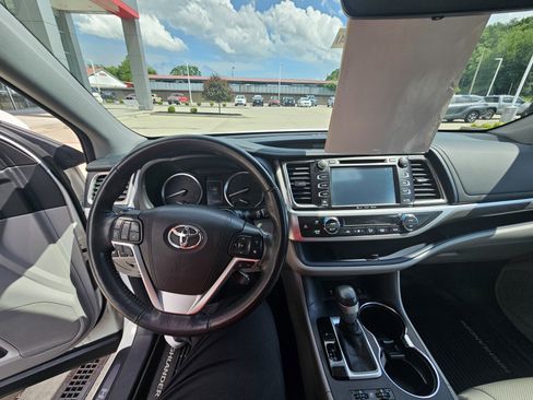 Used 2018 Toyota Highlander Limited Platinum image 19