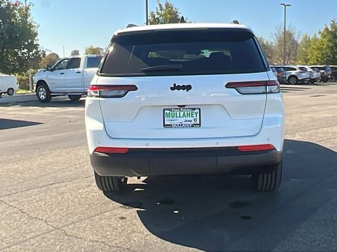 New 2025 Jeep Grand Cherokee L Laredo image 4