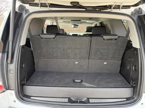 Used 2017 GMC Yukon SLT w/ Premium Edition image 22