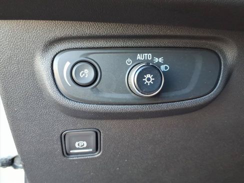 Used 2024 GMC Terrain SLE w/ Driver Convenience Package AWD/4WD image 17