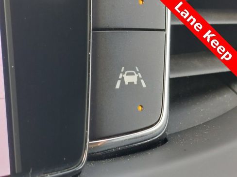 Used 2023 Buick Enclave Essence image 14