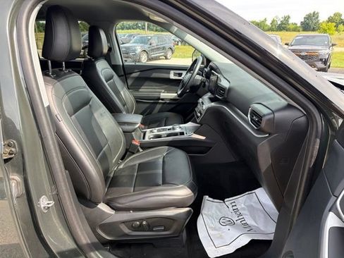 Used 2024 Ford Explorer XLT w/ Equipment Group 202A AWD/4WD image 30