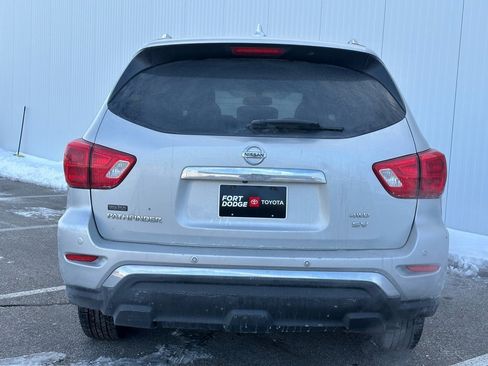 Used 2020 Nissan Pathfinder SV image 4