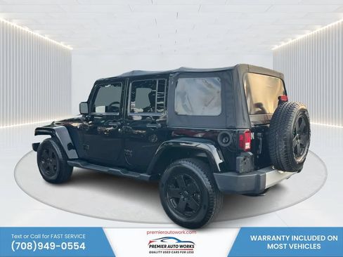 Used 2012 Jeep Wrangler Unlimited Sahara w/ Connectivity Group AWD/4WD image 7