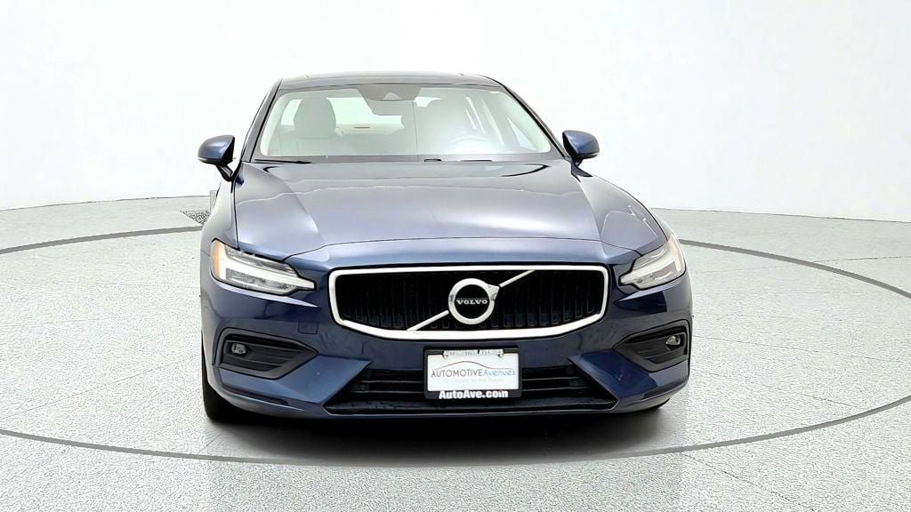 Used 2021 Volvo S60 T5 Momentum FWD image 2