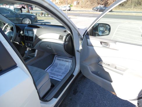 Used 2010 Subaru Forester 2.5X Premium image 21