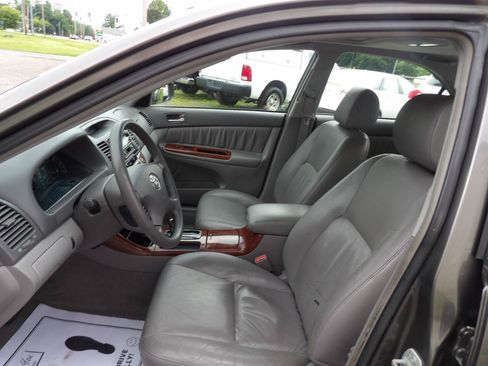 Used 2003 Toyota Camry XLE FWD image 10