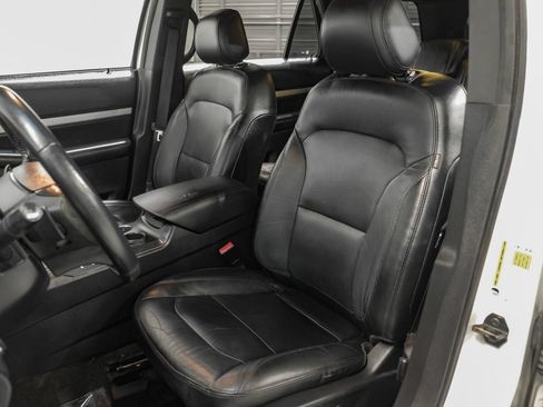 Used 2016 Ford Explorer XLT w/ Equipment Group 202A FWD image 29
