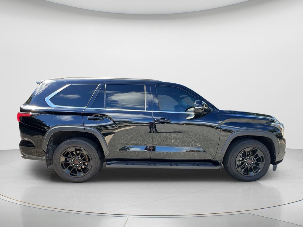 Used 2023 Toyota Sequoia SR5 w/ SR5 Premium Package AWD/4WD image 4