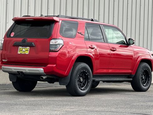 Used 2021 Toyota 4Runner TRD Off-Road Premium w/ Moonroof Package AWD/4WD image 4