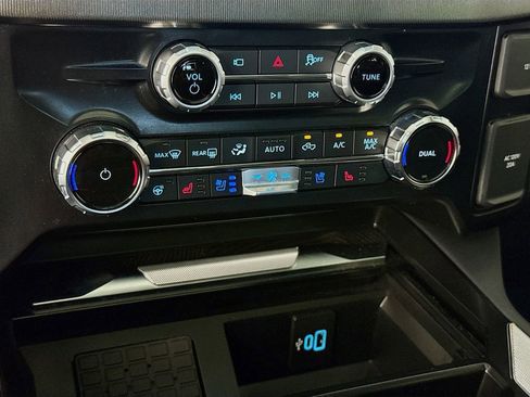 Used 2025 Ford F350 Platinum w/ FX4 Off-Road Package AWD/4WD image 22