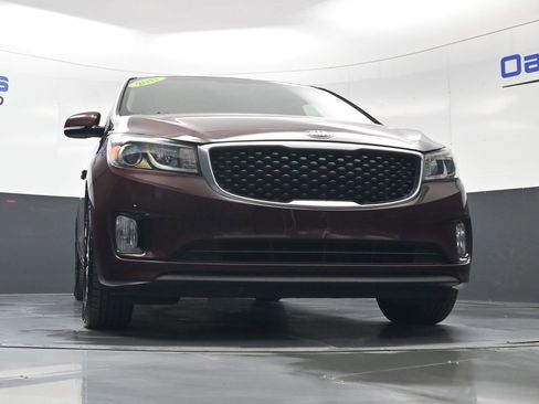 Used 2017 Kia Sedona SX image 38