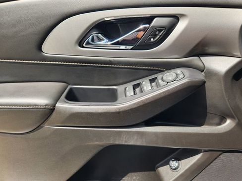 Used 2021 Chevrolet Traverse RS w/ LPO, Floor Liner Package FWD image 25
