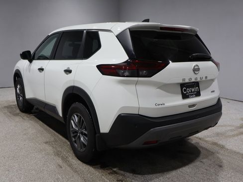 Used 2022 Nissan Rogue S image 4