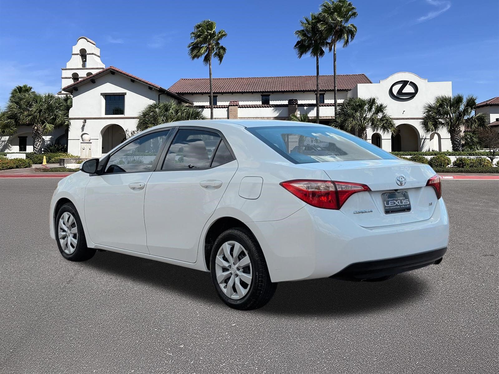 Used 2017 Toyota Corolla LE FWD image 4