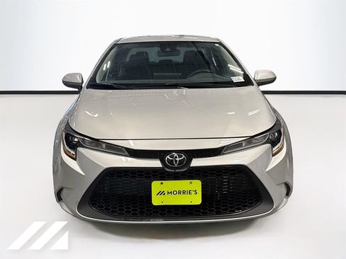 Used 2021 Toyota Corolla LE FWD image 2