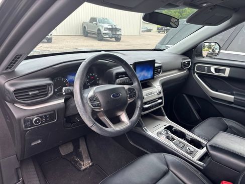 Used 2023 Ford Explorer XLT w/ Equipment Group 202A AWD/4WD image 6