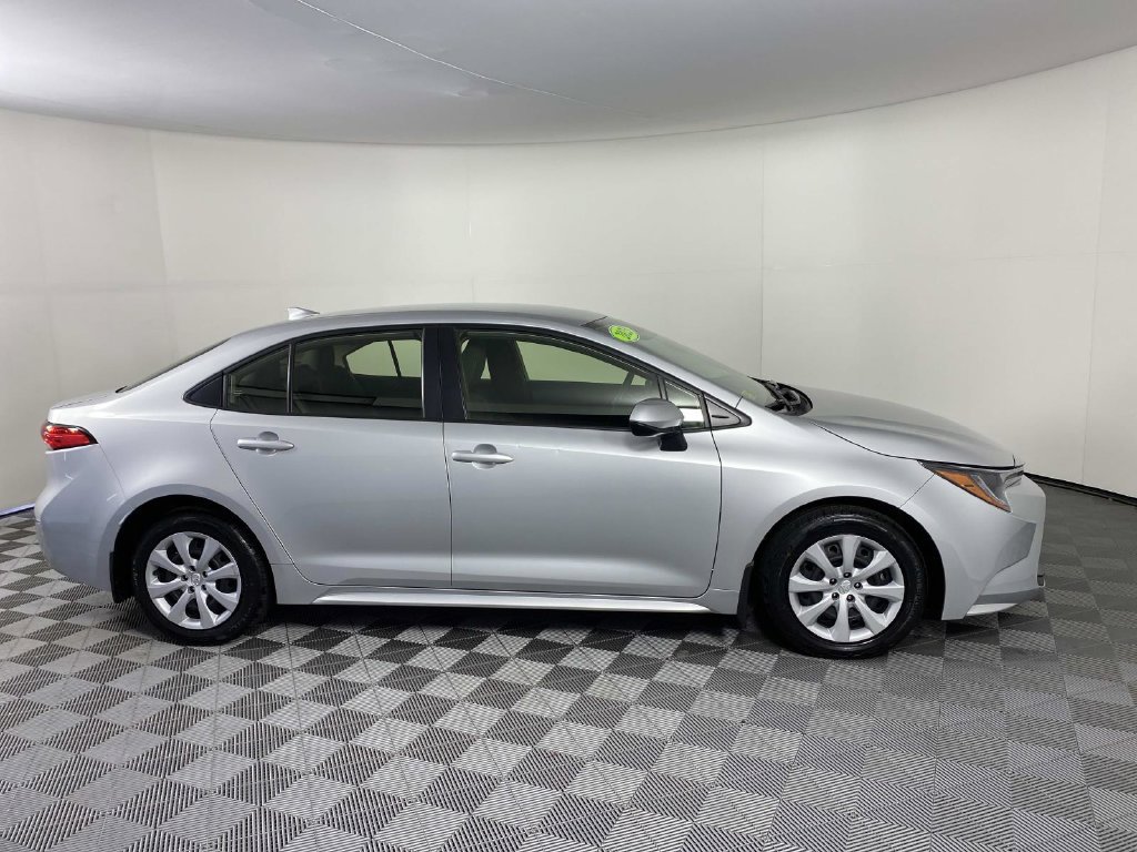 Used 2023 Toyota Corolla LE w/ Carpet Mat Package (TMS) FWD image 10