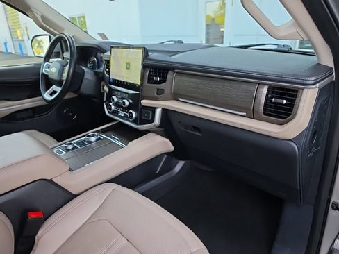 Used 2024 Ford Expedition Max Limited AWD/4WD image 39