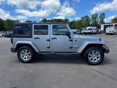 Used 2014 Jeep Wrangler Unlimited Sahara w/ Connectivity Group AWD/4WD image 6