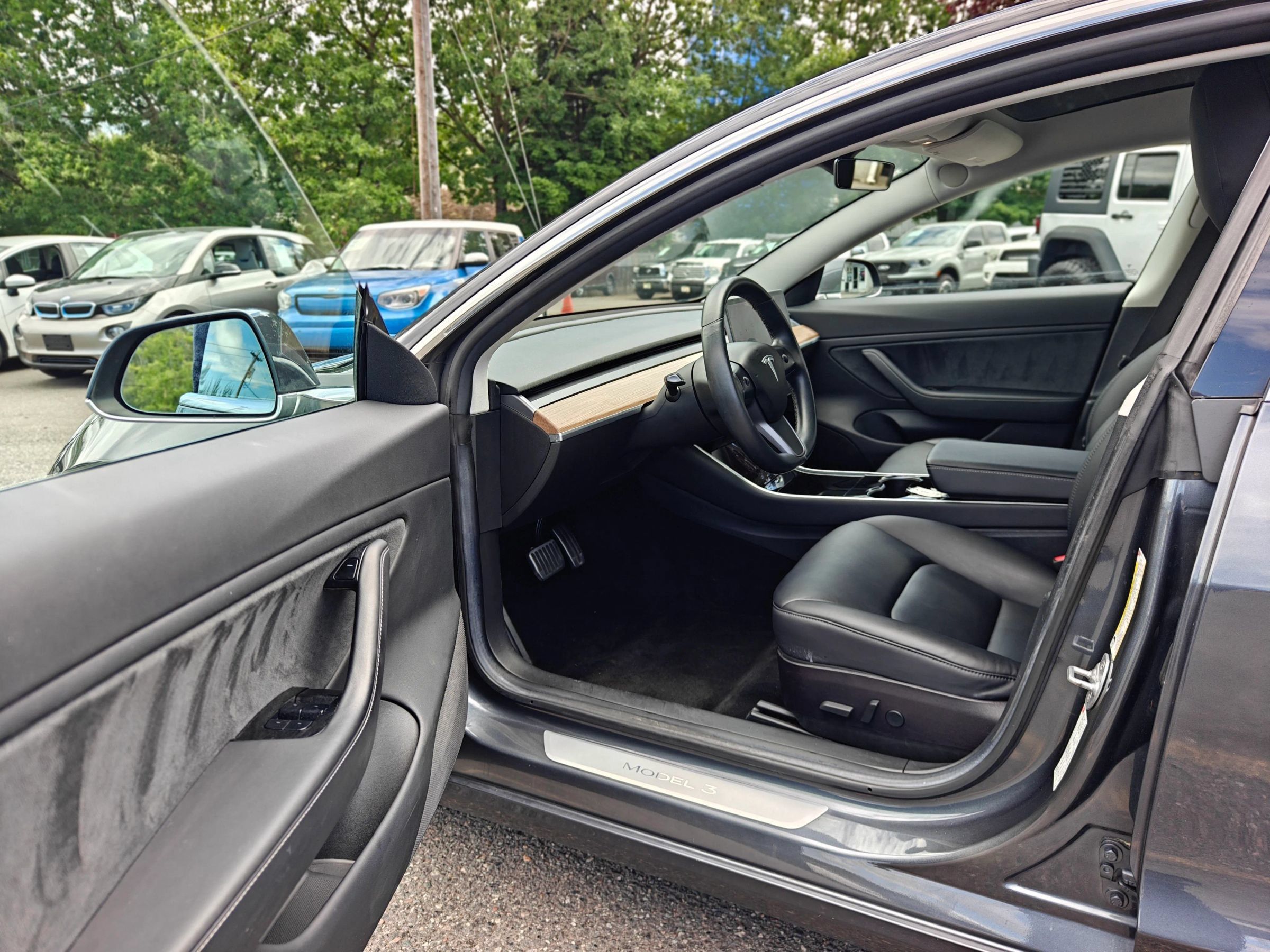 Used 2018 Tesla Model 3 Long Range RWD image 18